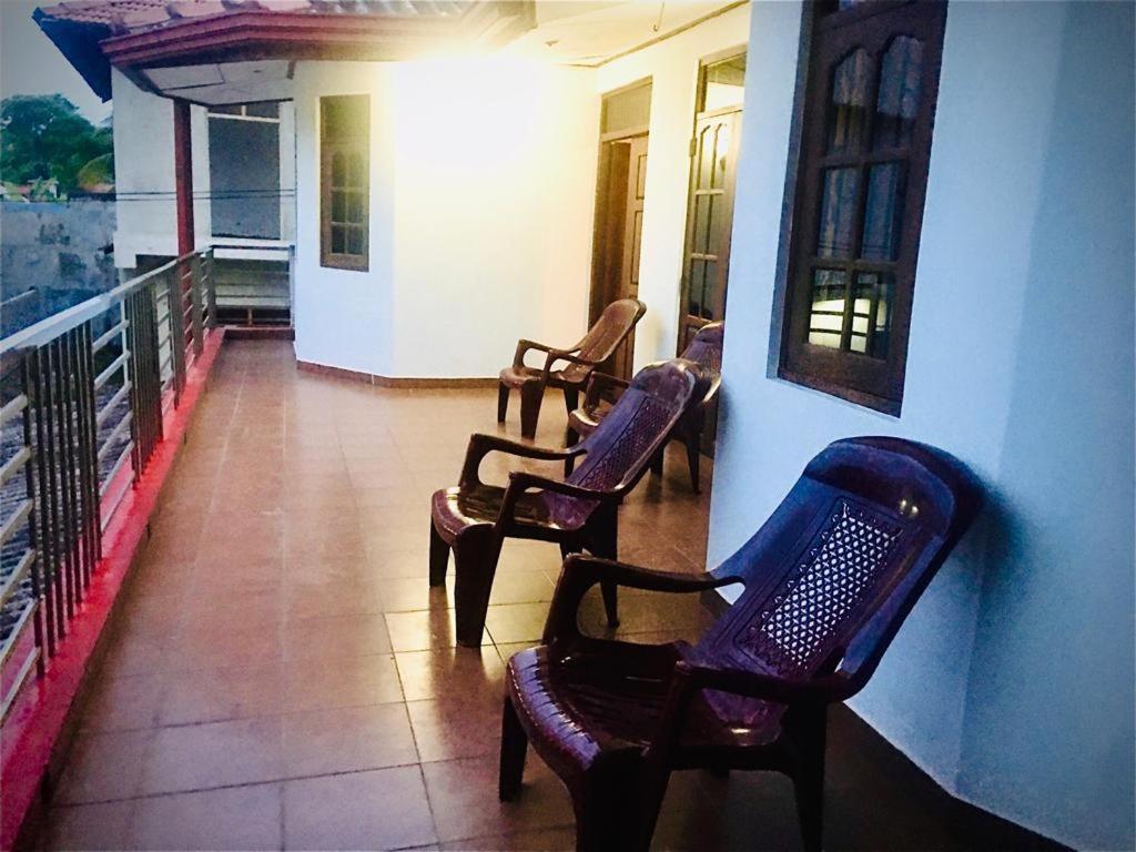 Kavee Transit Hotel Katunayake Exterior photo