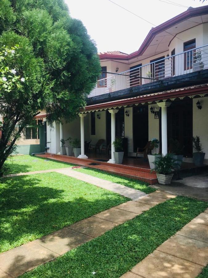 Kavee Transit Hotel Katunayake Exterior photo