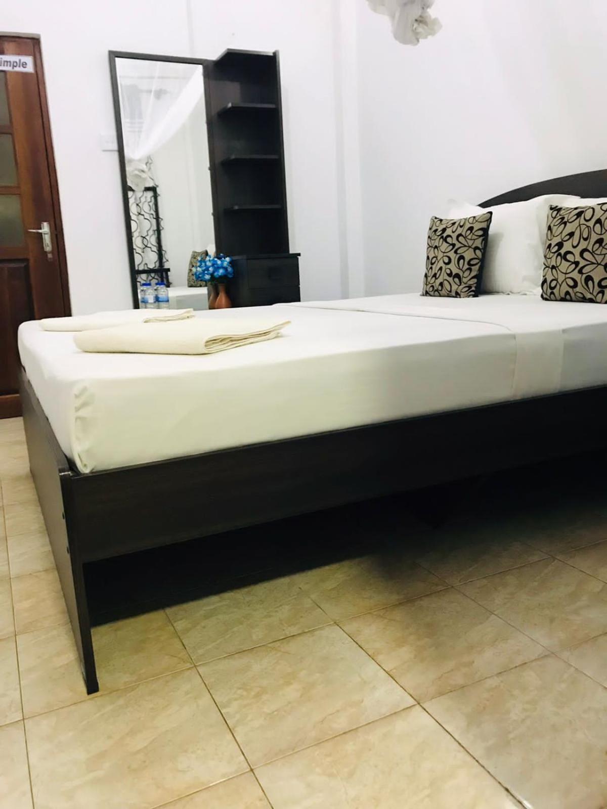 Kavee Transit Hotel Katunayake Exterior photo